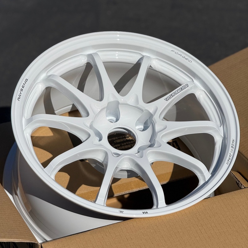 Volk Racing CE28N-Plus 17×9 +22 5×114.3 Dash White (SET)