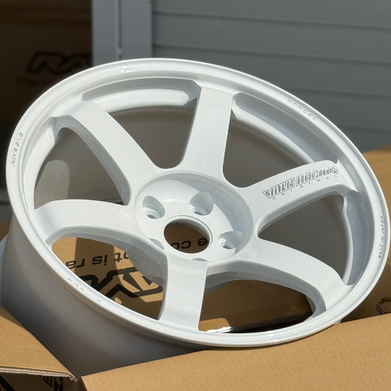 Volk Racing TE37 Saga S-Plus 18×9.5 +22 5×114.3 Dash White (SET)