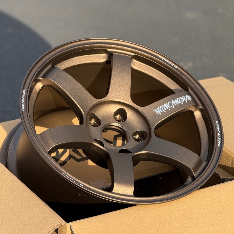 Volk Racing TE37 Saga S-Plus 17×9 +22 5×114.3 Bronze (SET)